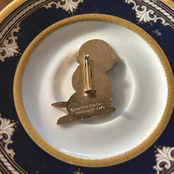 Vintage Enameled Charlie Brown & Snoopy Pin - Picture 3 of 5